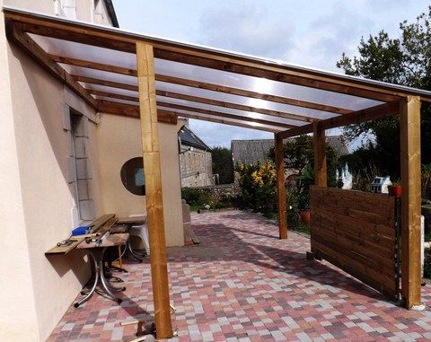 terrasse pavée avec toiture